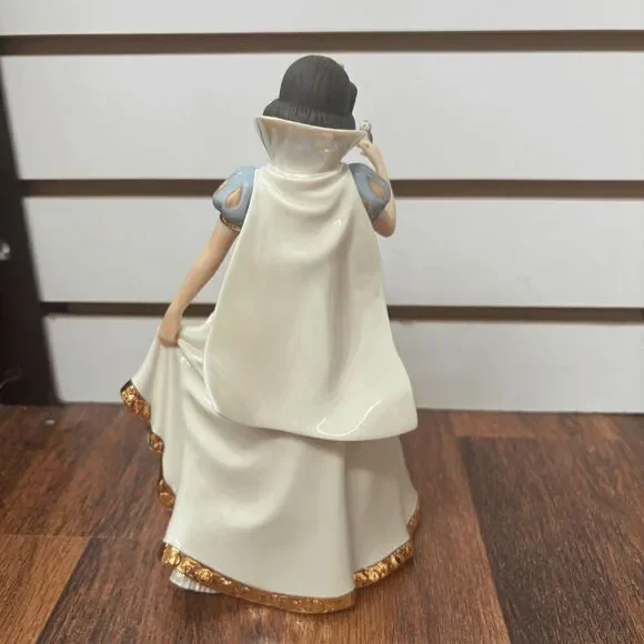 Lenox Disney Showcase Collection Snow White with Bluebird - Picture 5 of 5